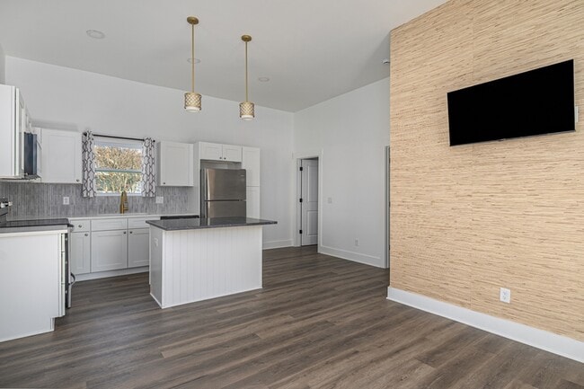 Photo - 637 E Anderson St