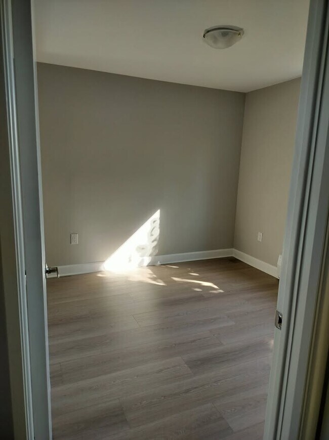 Photo - Lakeside Apartments