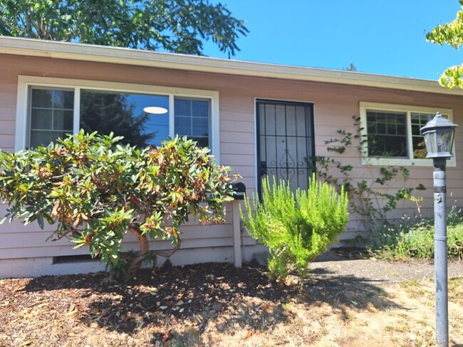 Building Photo - 6134 NE Oregon St Unit 6136. Rental