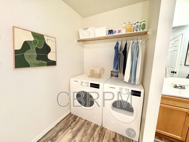 Photo - 2117 E Broadway