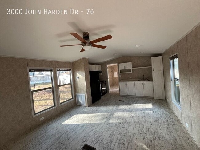 Building Photo - 3000 John Harden Dr