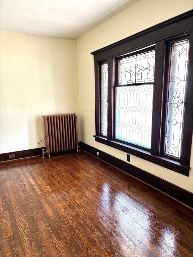 Living room - 220 Stevenson St Unit Lower Rear