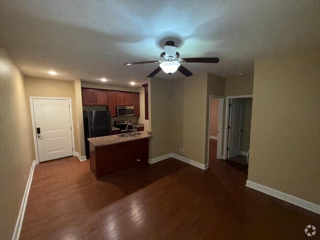 Building Photo - 927 College St Rental