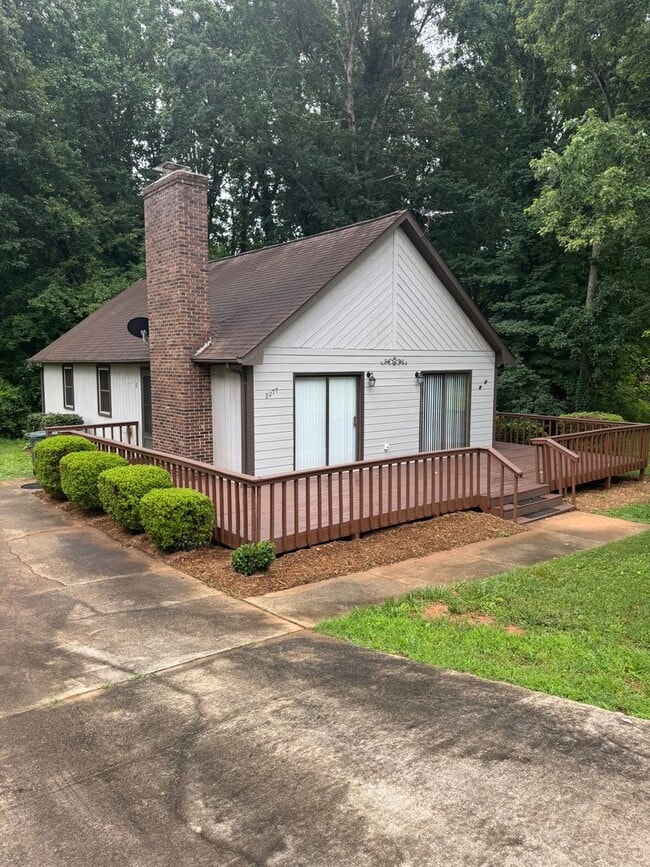 Bright & Charming 3BR Home in Newton – Vau... - Bright & Charming 3BR Home in Newton – Vau...