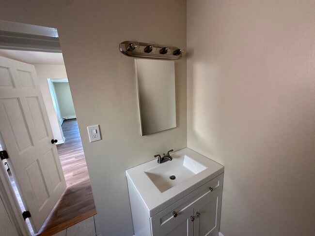 Building Photo - 3107 Delaware Ave Unit #1 Rental
