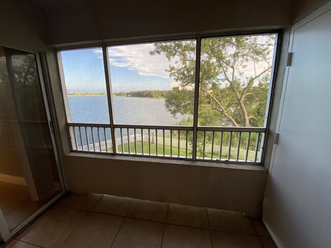 Photo - 2803 N Oakland Forest Dr