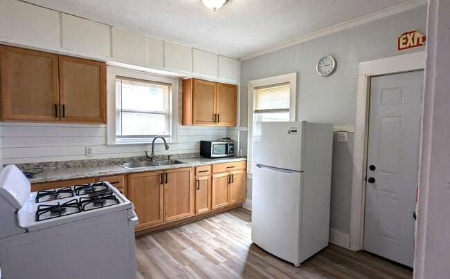 174 E Isabella Ave Unit 1