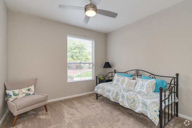 2BR, 2BA - 960SF