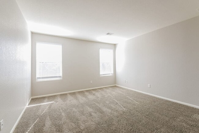 Photo - 464 E 77th Pl