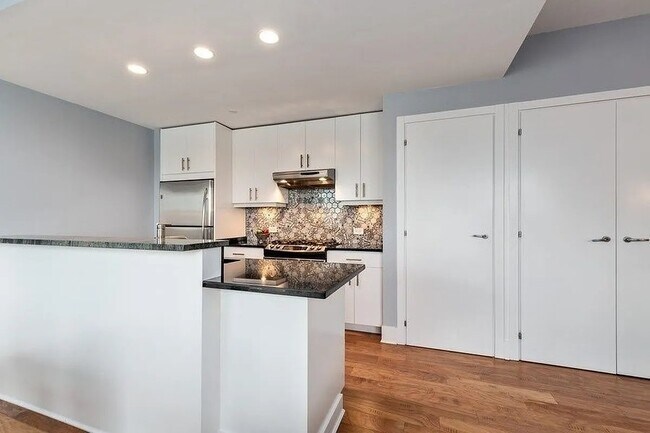 Photo - 440 Kent Ave Unidad 19C