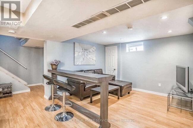 Photo - 5335 Flatford Rd