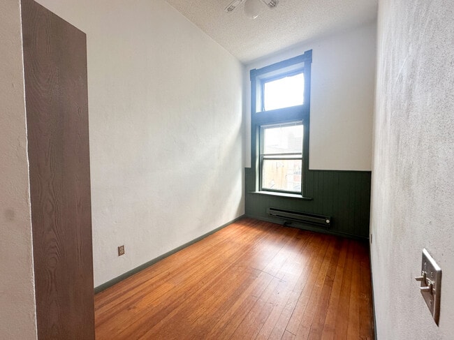 Building Photo - 415 Jay St Rental