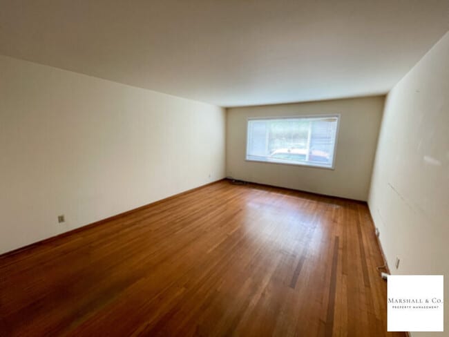 Photo - NEW LISTING! Walk 1 Block To Downtown! Sec. Deposit lowered! LG. 1 BR/1BA, Hdwd Flrs,Big Walk-In Clo