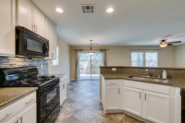 Building Photo - GORGEOUS HOME WITH TONS OF UPGRADES*MOUNTA...
