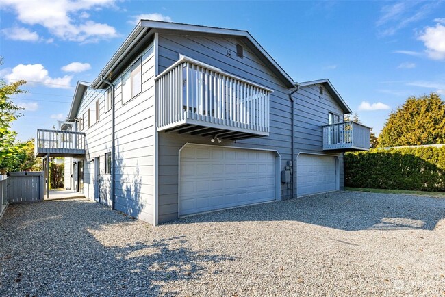 Building Photo - Amazing 3 bed with option for 4th bedroom ...