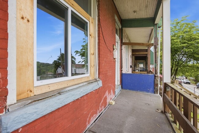 Photo - 616 Lillian St