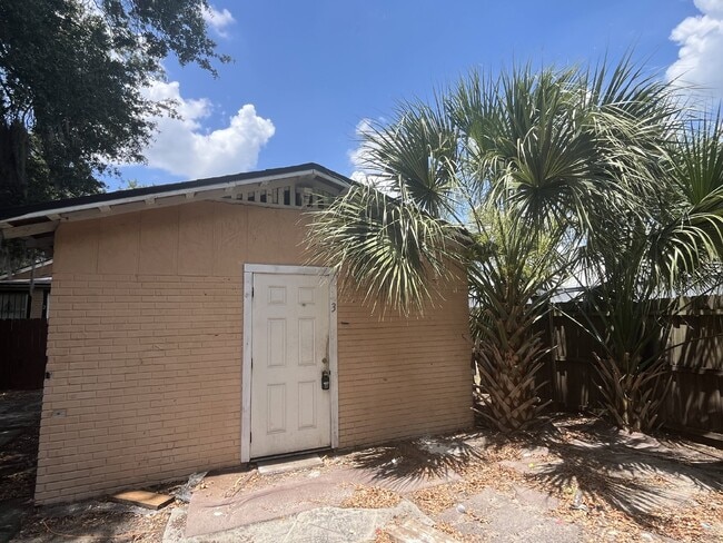 Building Photo - Renovated Garage Studio For Rent Unit #3