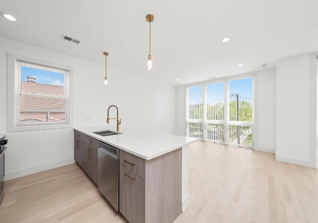 Photo - 2700 W Jackson Blvd Unidad 3