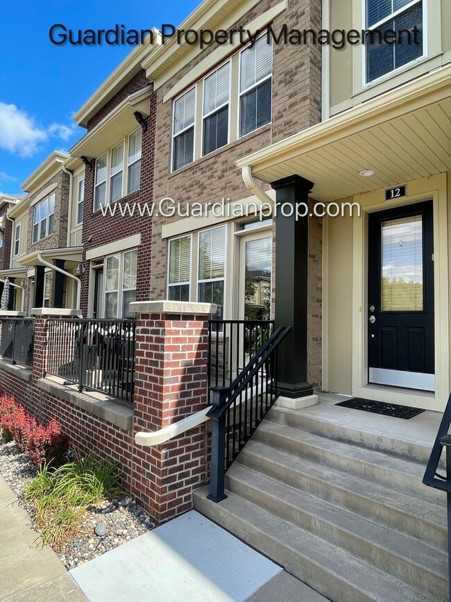 Building Photo - St Louis Park Town Home, Updated Kitchen, 2 Car Heated Garage, Walk Out Patio, Fireplace, W/D.