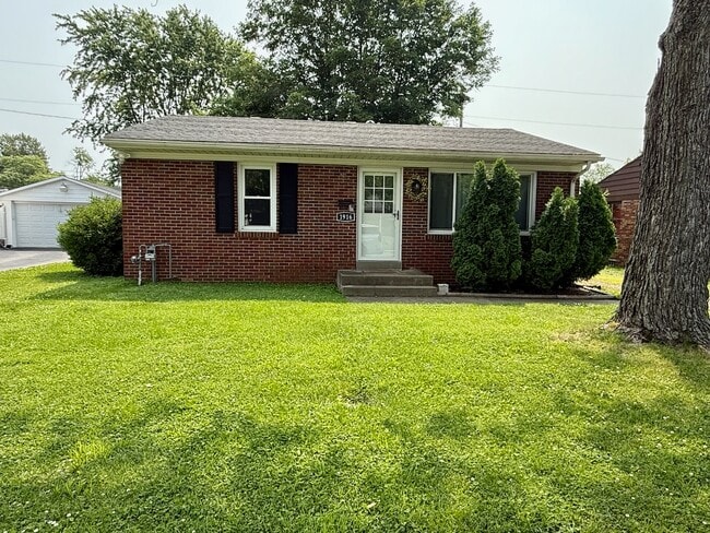 Building Photo - 1916 S Taft Ave