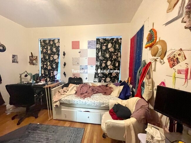 Photo - 243 Northampton St Unit 1