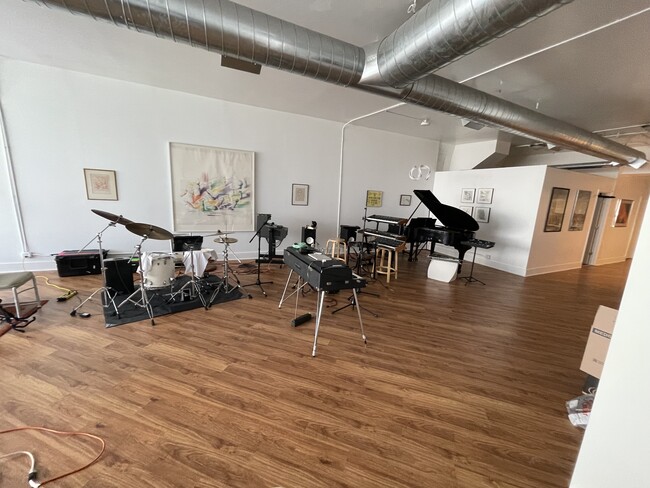 Photo - 738 N Clark St Unit #3