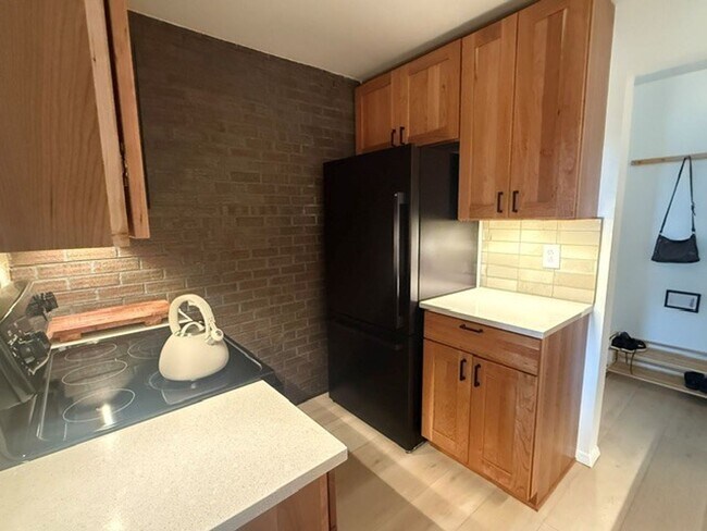 Photo - Semester leases available-Quality Fully Furnished Apartment, All-Inclusive, Flexible Terms, Near ... Unit D10