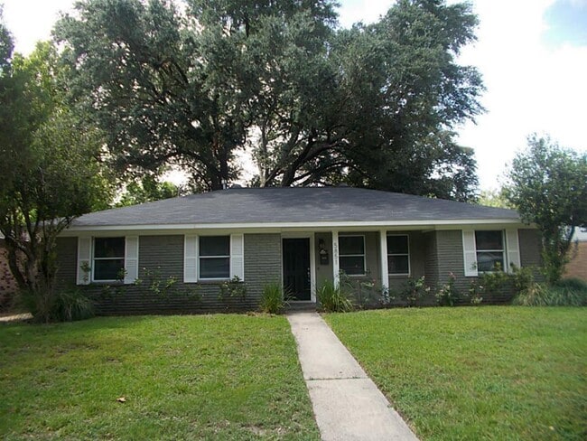 Photo - 5851 Effingham Dr House