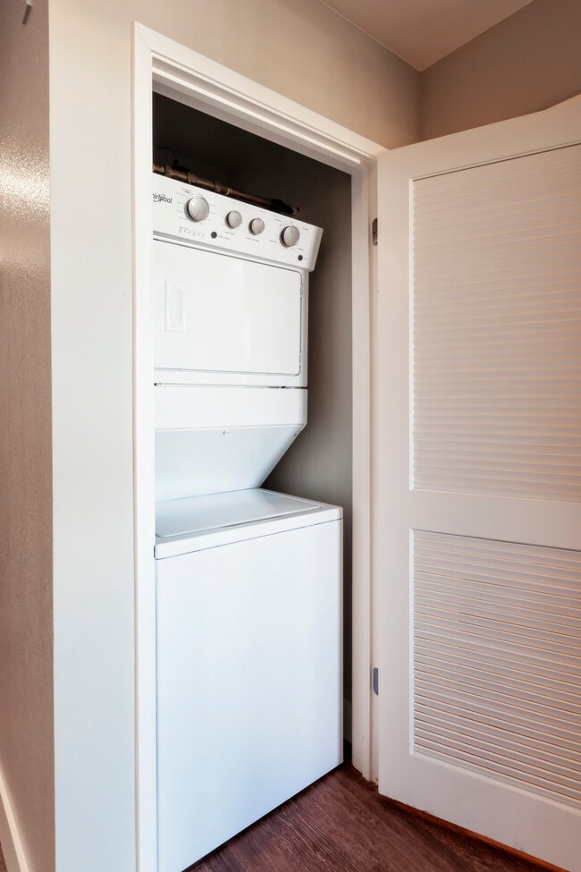 Paquete II renovado para lavadora/secadora en el hogar - Avalon San Bruno