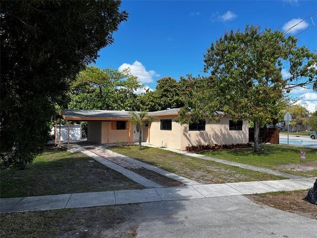 Building Photo - 285 NE 43rd St Rental