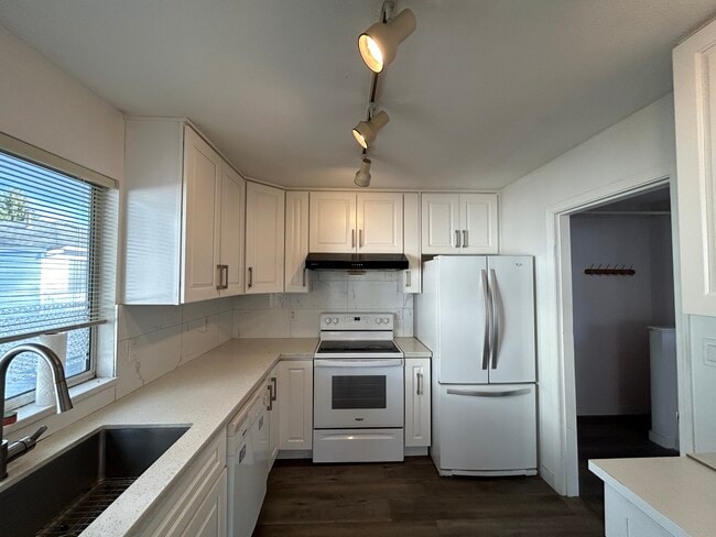 Photo - 7040 Williams Rd