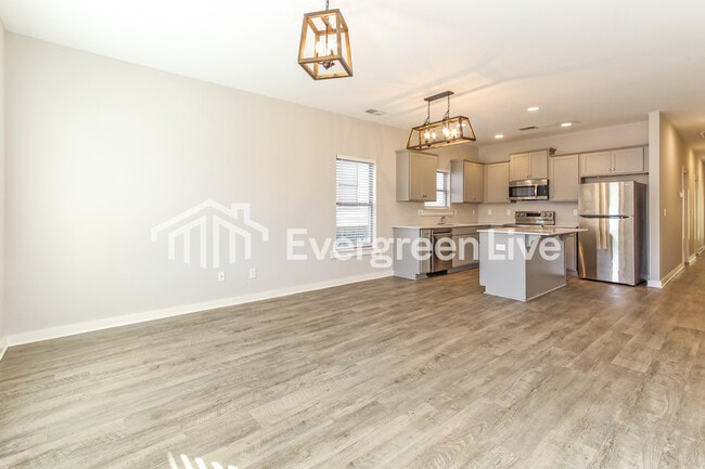 Photo - 177 Park Dr N