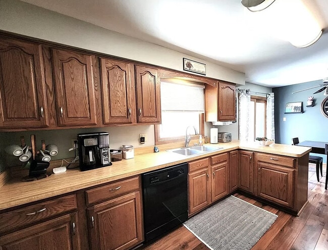 Photo - 351 S Lake St