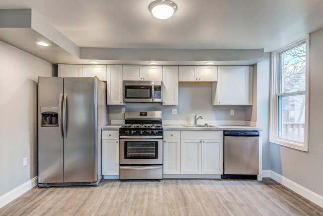 Building Photo - 744 Proctor Wy Unit Apt. 2