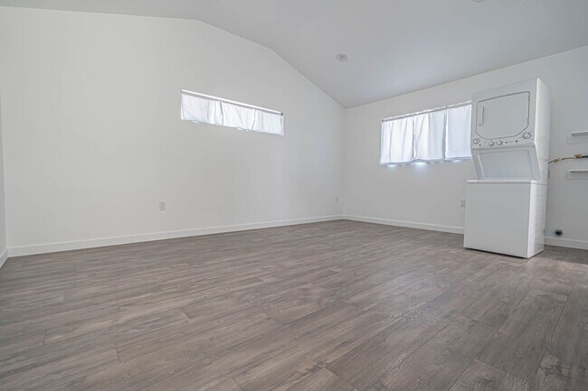 Photo - Accessory Dwelling Unit -  1 Bedroom Unit ...