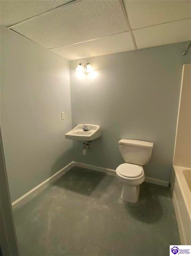 Photo - 621 E Lincoln Trail Blvd