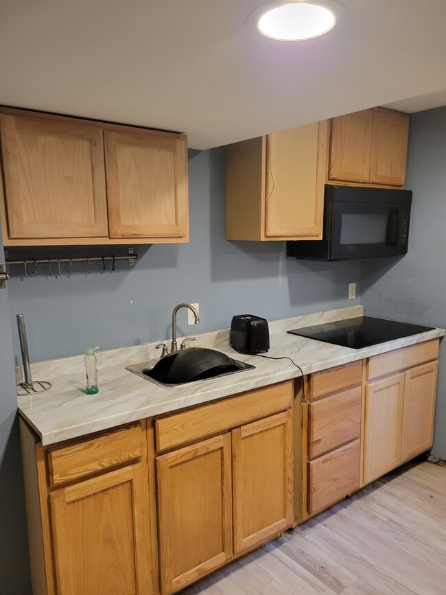 Building Photo - 6135 84th Ave Unit 6135