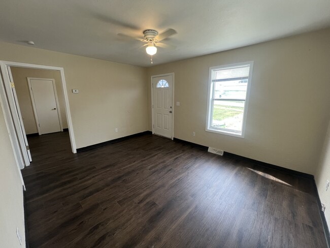 Building Photo - 212 Mill St Rental