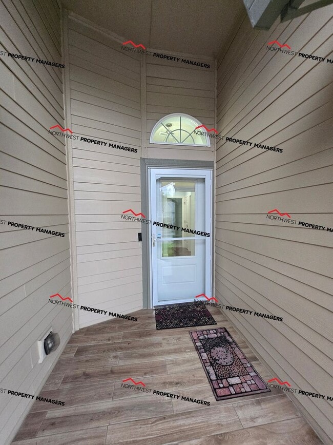 Photo - STATUS: AVAILABLE | R131B | $2700