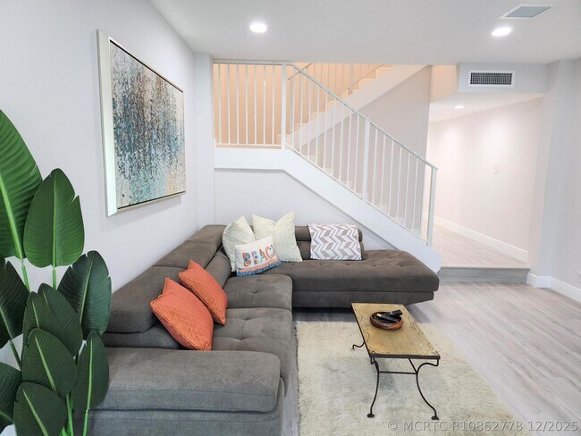 Photo - 572 SE 20th Ave Unit 3
