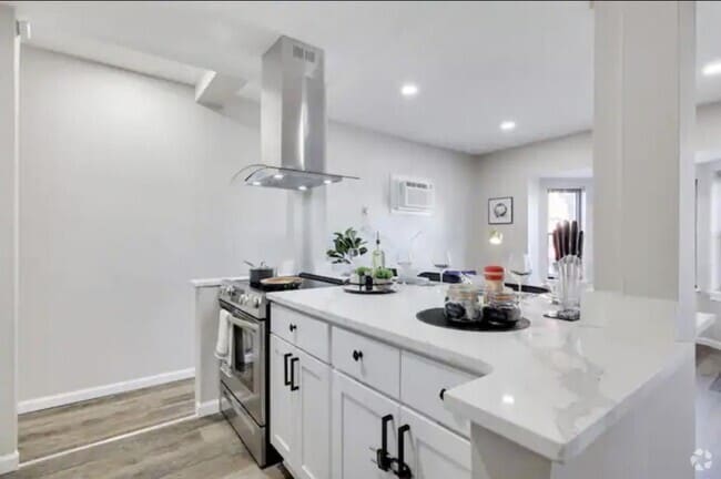 Building Photo - 202 N 6th St Rental