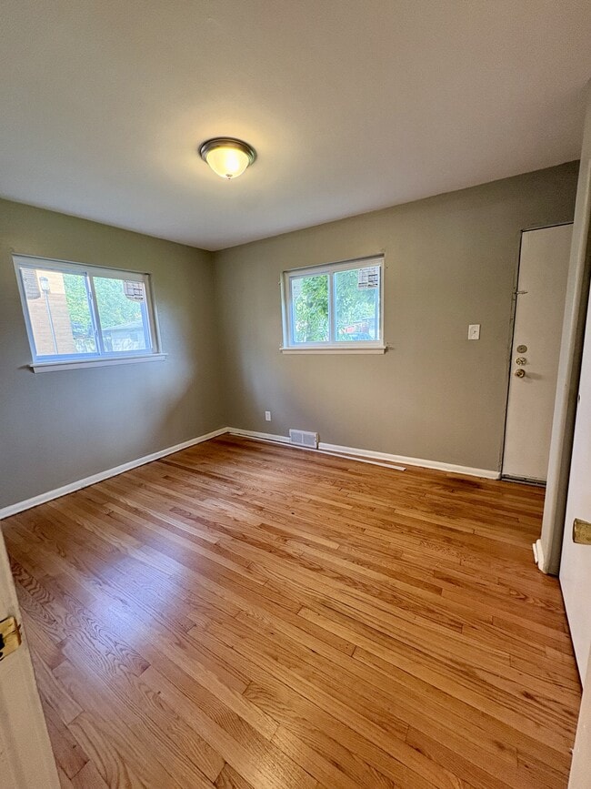 Building Photo - 9510 W Capitol Dr Unit 1