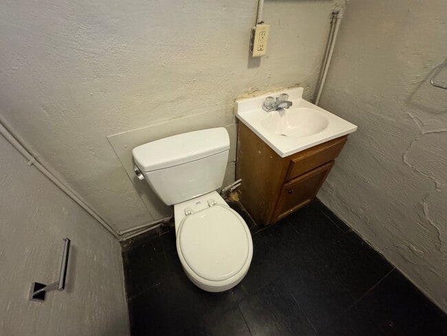 Photo - 337 Iota Ave S Unit B