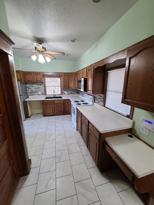 Photo - 1102 Baltimore St