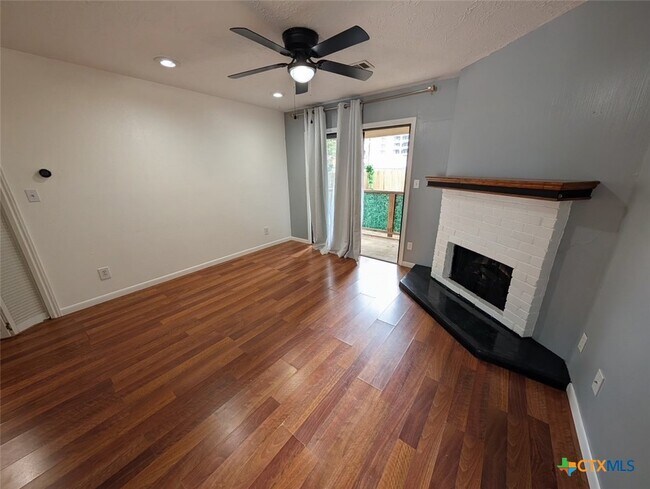 Photo - 421 W San Antonio St Unit E1