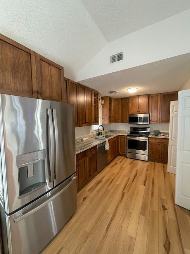 Photo - 3 Bedroom/2 Bath with Fenced Yard in Manteo!
