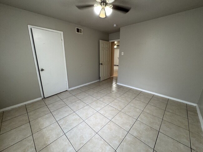 Photo - Fouplex unit ready to move in in Castle Hill! Unidad 3