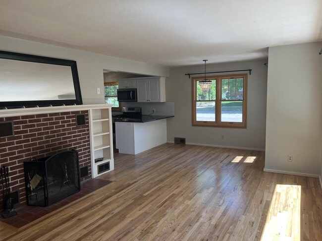 Photo - 1900 W Good St