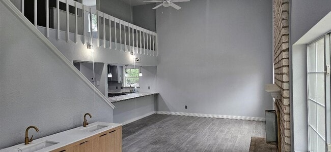 Building Photo - 9310 Lugary Dr