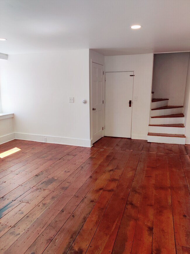 Plenty of storage - 1009 Reading Ave